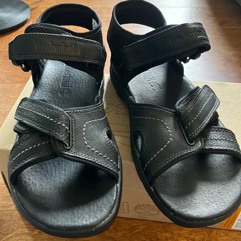 New Mens leather Sandals. Black timberland Size 10. Buckle and Velcro closures
